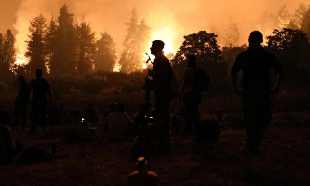 Φωτιά στη Λακωνία: Σε δύσβατα σημεία οι πυρκαγιές στη Μάνη